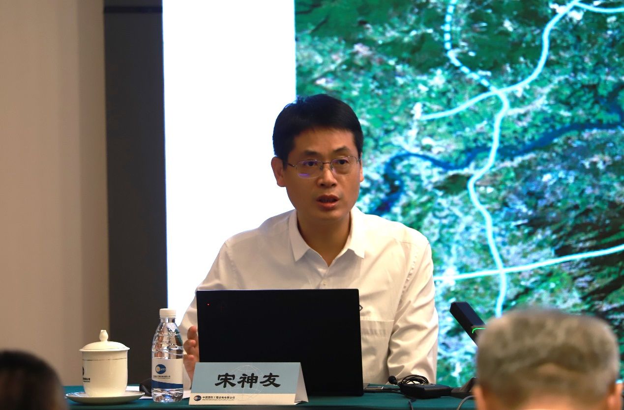 廣東省公路建設有限公司副總經理，原深中通道管理中心主任、總工程師宋神友作專題講座
